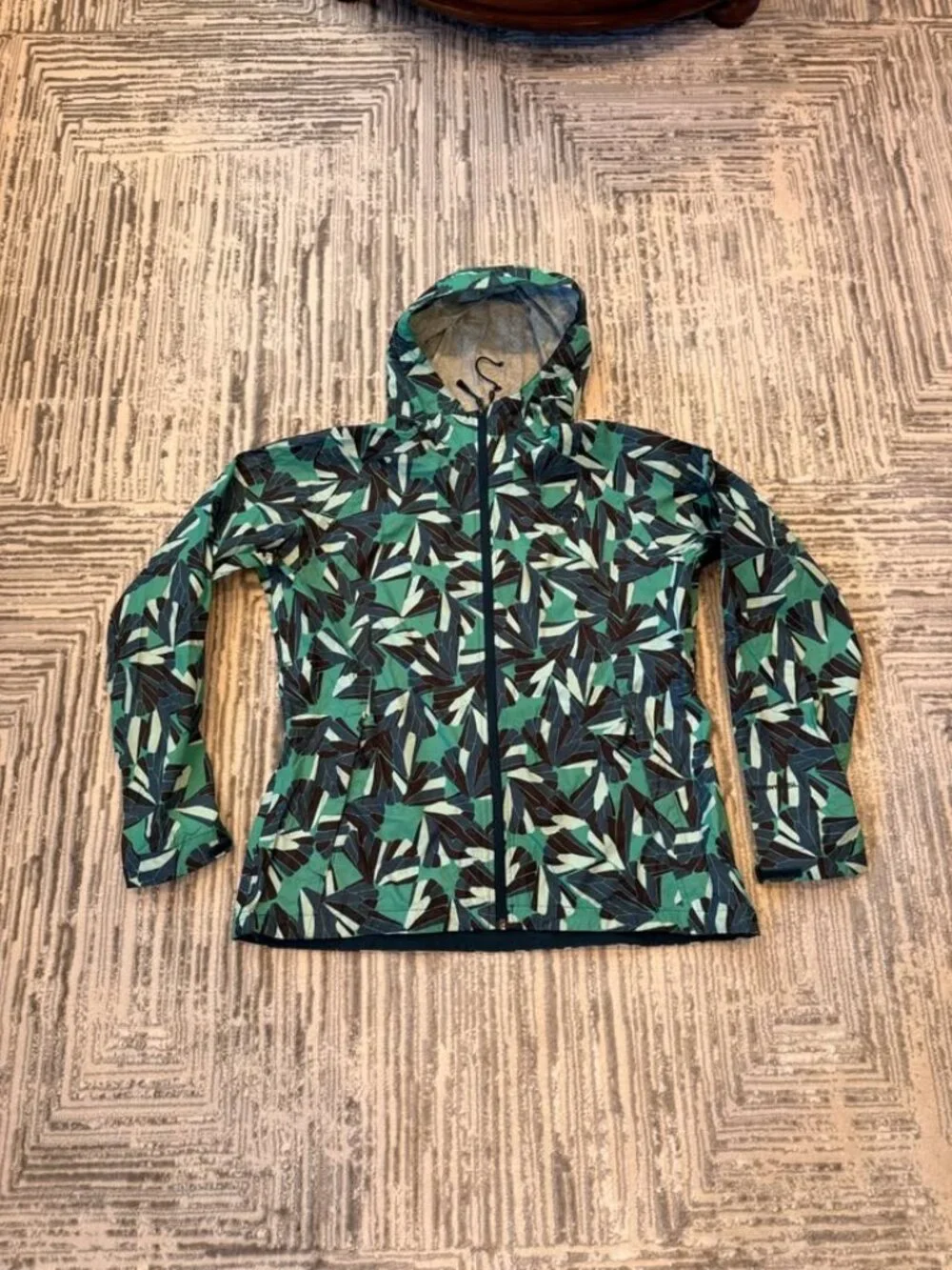 NEW The North Face women's large Hyvent 2.5L waterproof Retails $150. - Picture 1 of 9